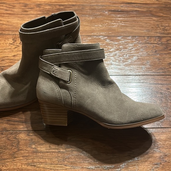 Giani Bernini Women's Ankle Fashion Boots, Memory Foam sole (Grey/Mushroom NWT - Picture 10 of 11